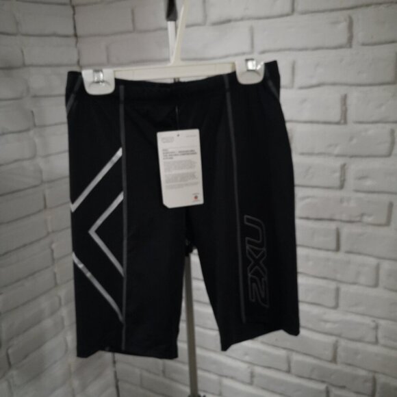 NWT 2xu Ladies Size XL Black w/ Grey Reflective Strips Compression Shorts - Picture 1 of 8